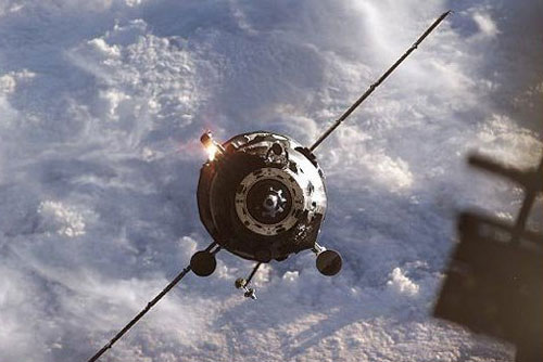Tàu vũ trụ Progress kết nối với ISS