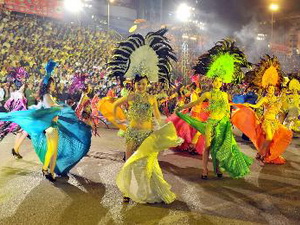 Hoành tráng, sôi động lễ hội Carnaval Hạ Long 2012