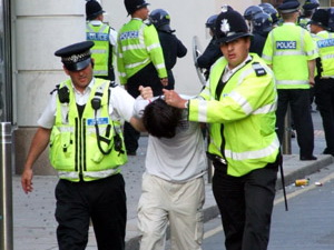 Anh bắt 7 người bị tình nghi tài trợ cho khủng bố 