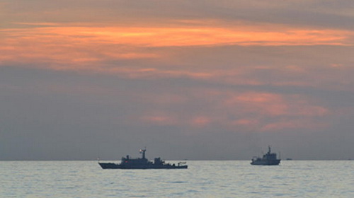 33 tàu Trung Quốc phong tỏa đảo đá ngầm Scarborough 