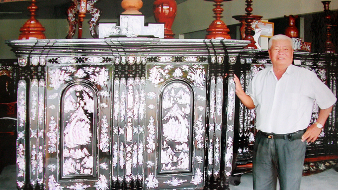 Người đóng tủ thờ 750 triệu đồng