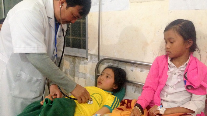 Đồ chơi Trung Quốc ph&aacute;t nổ, hơn 30 học sinh nhập viện