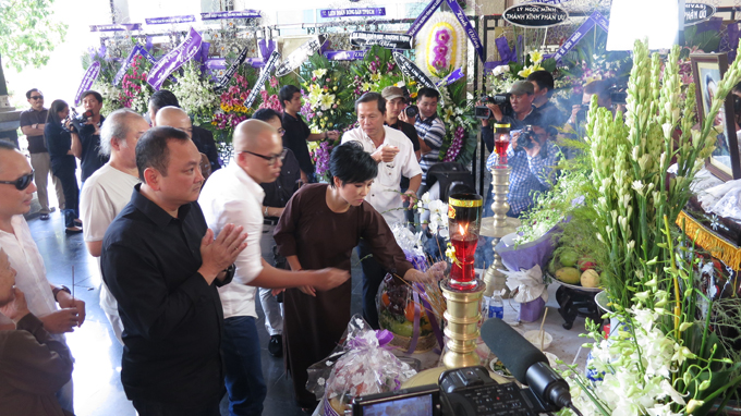 Dòng người mến mộ tiễn biệt nhà văn Nguyễn Quang Sáng