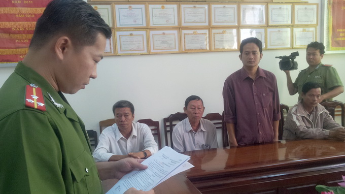 Khởi tố 4 c&aacute;n bộ trục lợi trong cấp thẻ BHYT người ngh&egrave;o