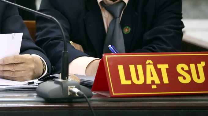 Luật sư kiện th&acirc;n chủ đ&ograve;i th&ugrave; lao hơn 2 tỉ đồng