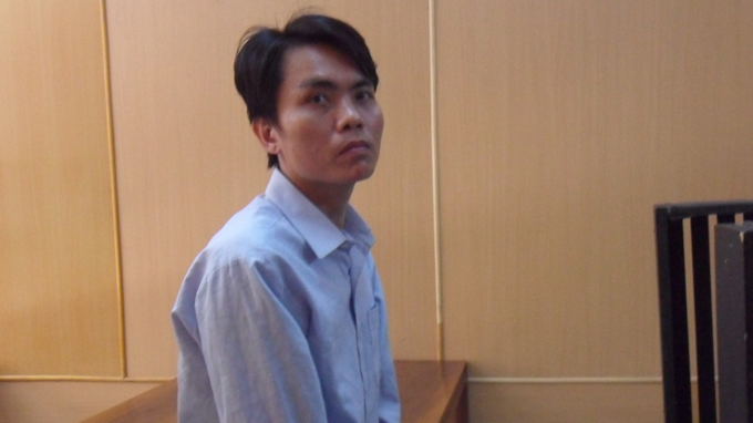 M&acirc;u thuẫn từ nh&agrave; tắm chung, lấy lưỡi cưa ch&eacute;m h&agrave;ng x&oacute;m