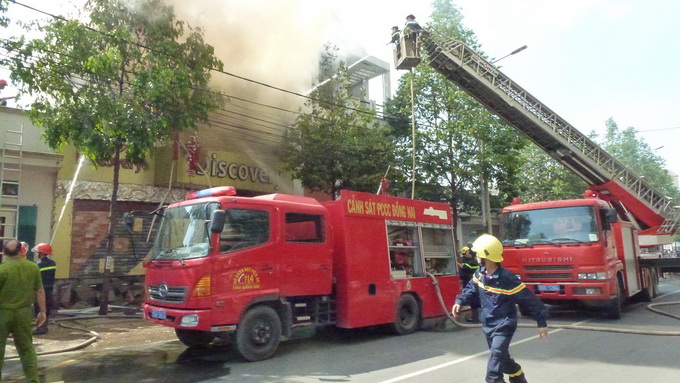 Quán bar Discovery, Đồng Nai cháy lớn sau tiếng nổ