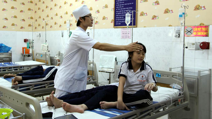 14 học sinh nhập viện nghi do ăn bánh tráng trộn