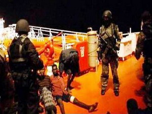 Malaysia cứu tàu bị cướp biển Somalia tấn công