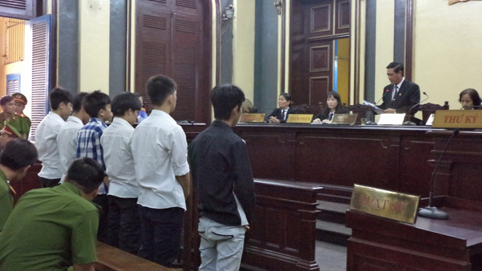 Nh&oacute;m "xin đểu" c&aacute;c cặp t&igrave;nh nh&acirc;n l&atilde;nh &aacute;n