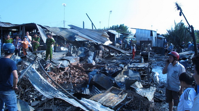  Lửa thiêu rụi 35 sạp hàng, 37 phòng trọ