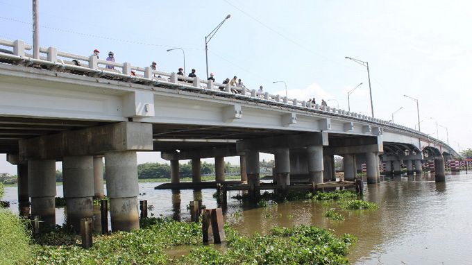 Cãi nhau với cha, nữ sinh lớp 12 nhảy cầu tự vẫn