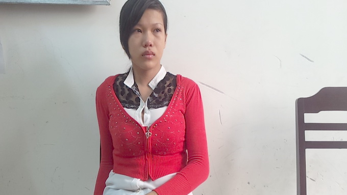 Tạm giữ đ&ocirc;i "vợ chồng" 17 tuổi bắt c&oacute;c b&eacute; sơ sinh