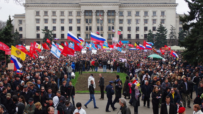 Ukraine: Đám đông tấn công đồn cảnh sát, giải thoát tù nhân