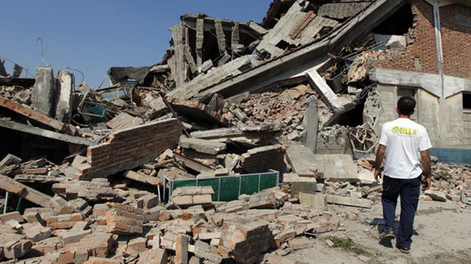 Ý lại rung chuyển vì động đất 