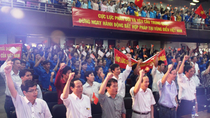 Biểu thị l&ograve;ng y&ecirc;u nước nhưng phải &ocirc;n h&ograve;a v&agrave; bảo đảm m&ocirc;i trường đầu tư