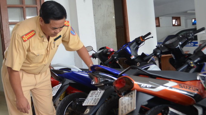 CSGT mật phục xử l&yacute; gần 40 thanh ni&ecirc;n tụ tập đua xe