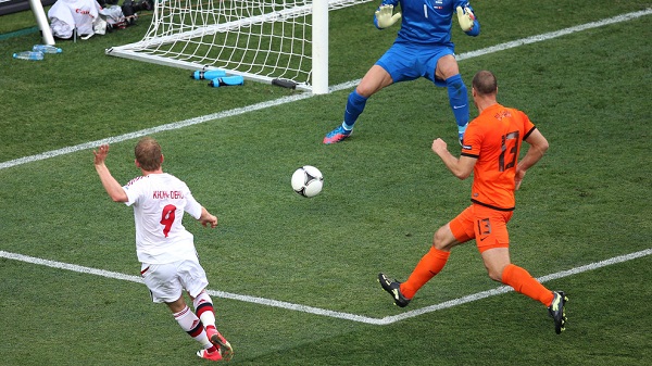 Hà Lan 0-1 Đan Mạch: "Lính chì" tạo cơn địa chấn đầu tiên tại EURO 2012 