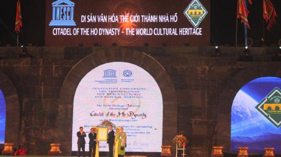 Đón bằng công nhận Di sản văn hóa Thành nhà Hồ 