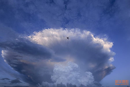 “Mây nấm” khổng lồ kỳ lạ xuất hiện trên bầu trời Bắc Kinh