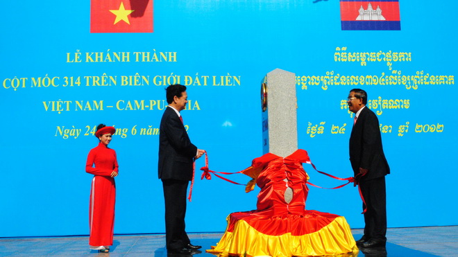 Kh&aacute;nh th&agrave;nh cột mốc cuối tr&ecirc;n đất liền Việt Nam-Campuchia