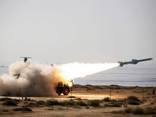 Iran tập trận tên lửa ở sa mạc