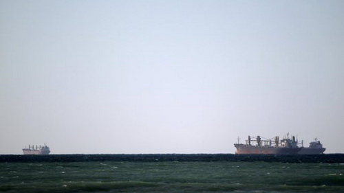 Iran soạn thảo dự luật đóng cửa eo biển Hormuz