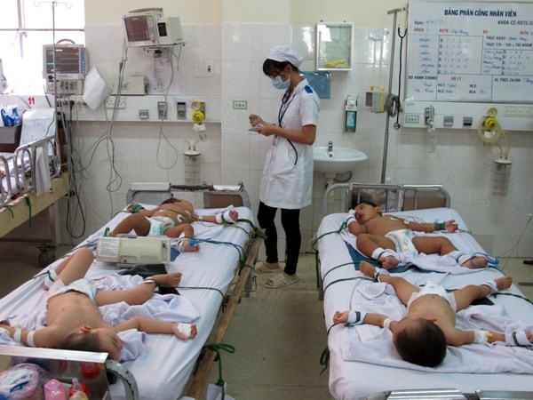 Tăng cường công tác phòng, chống dịch bệnh tay chân miệng và sốt xuất huyết