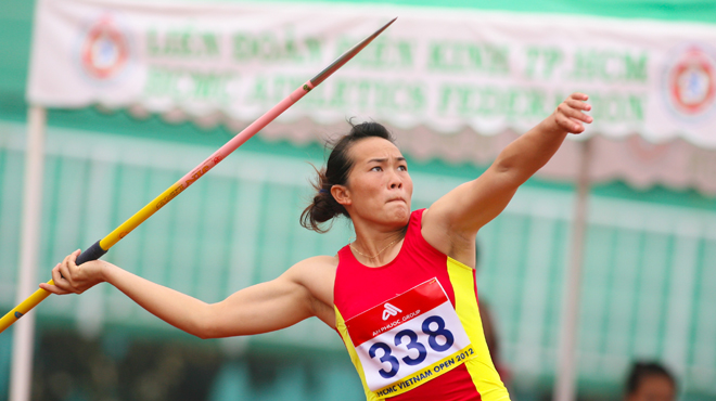 Thành Ngưng, Bùi Thị Xuân phá KLQG 