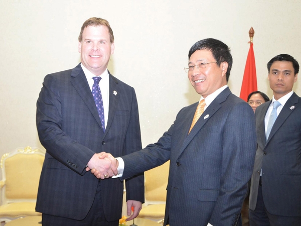 Bộ trưởng Ngoại giao Việt Nam tiếp x&uacute;c song phương