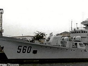 Philippines theo dõi tàu Trung Quốc kẹt ở Biển Đông