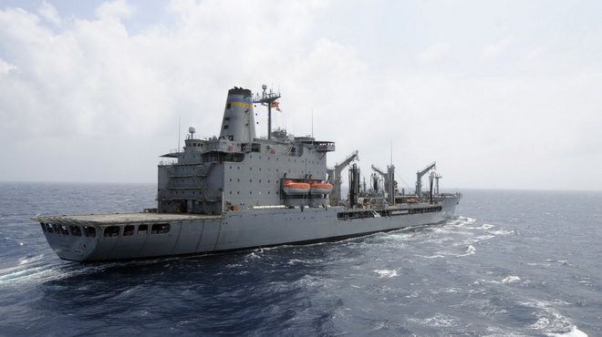 Tàu hải quân Mỹ nổ súng ở Dubai, 1 người chết