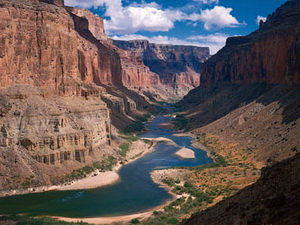 Tìm thấy thung lũng lớn bằng đại vực Grand Canyon