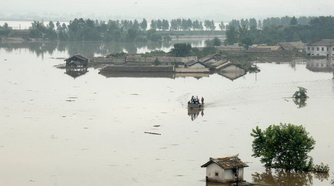 Triều Tiên chìm trong mưa lũ 