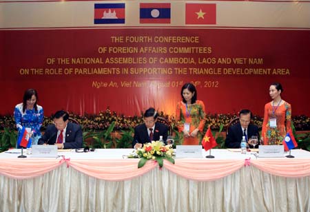 Quốc hội hỗ trợ 'tam gi&aacute;c ph&aacute;t triển' Campuchia - L&agrave;o - Việt Nam 