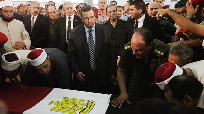 Ai Cập: người biểu tình tấn công xe thủ tướng