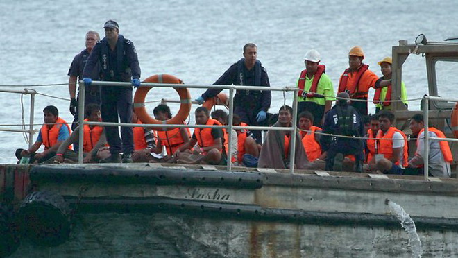 Úc cứu 200 người tị nạn trên biển