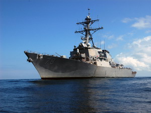 Tàu khu trục Mỹ va chạm với tàu chở dầu Nhật Bản