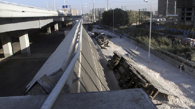 Dư luận Trung Quốc bức xúc vì cầu 300 triệu USD sập