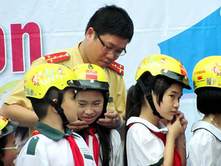 Gi&aacute;o dục ATGT cho HS-SV ngay từ đầu năm học