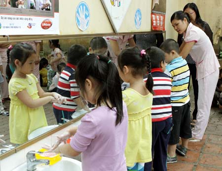 Tăng cường công tác phòng, chống dịch cúm và bệnh tay chân miệng, sốt xuất huyết