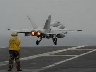 Mỹ điều tàu sân bay “sát nách” Iran