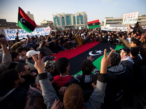 Libya trợ cấp tiền cho dân và tăng lương công nhân