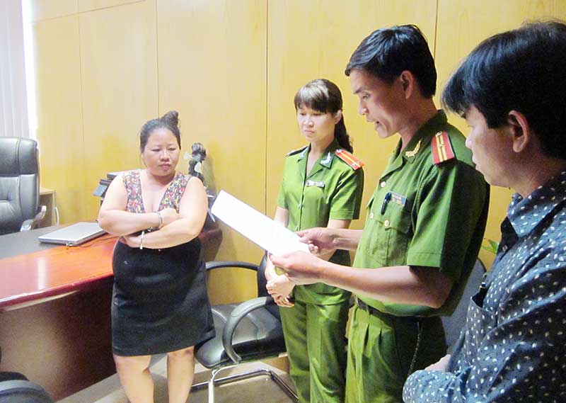 Bắt nữ gi&aacute;m đốc lừa đảo, chiếm đoạt gần 8 tỷ đồng