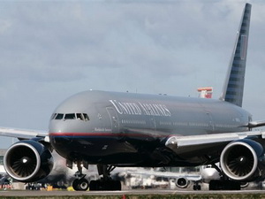 1 máy bay của United Airlines bị dọa đánh bom
