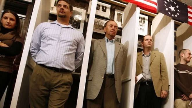 Những lá phiếu đầu tiên: Obama hòa Romney 5-5