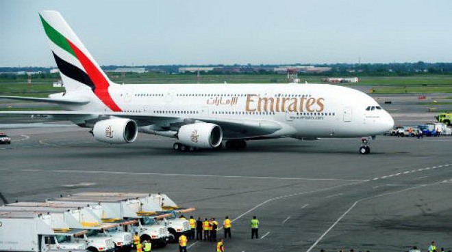 Úc: máy bay bốc cháy giữa trời, 380 khách hú vía