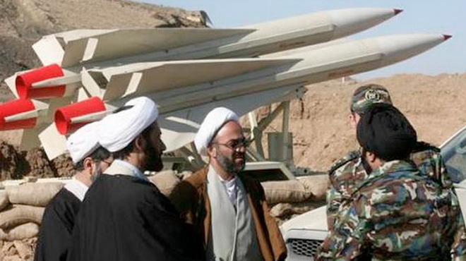 Iran ra mắt hệ thống tên lửa và pháo mới