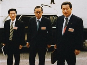 Hai cựu Thủ tướng Nhật Bản rút khỏi chính trường