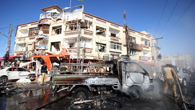 Pakistan: đánh bom đoàn xe quân đội, 16 người chết